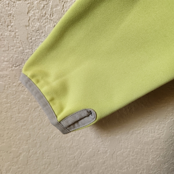 The North Face Women's Green Unique Slit Side Coat- Size Medium - Picture 4 of 10